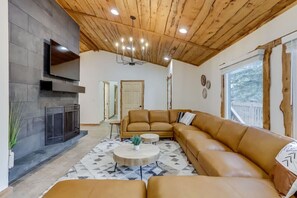 Télévision, cheminée