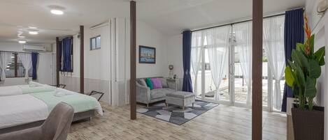 5 bedrooms, iron/ironing board, WiFi, bed sheets