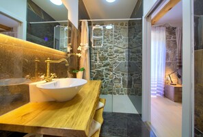Shower - Villa Laura with pool and jacuzzi (Kvarner - Brusići) (Brusići)
