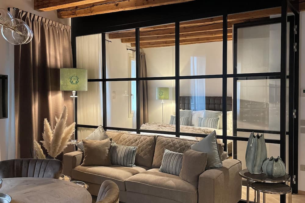 Elegance Room