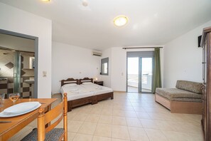 Estúdio | Cofres nos quartos, berços grátis, Wi-Fi de cortesia, roupa de cama
