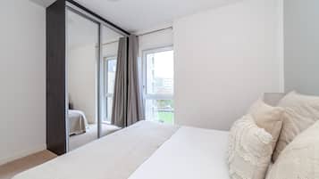 Apartment | 2 bedrooms, hypo-allergenic bedding, cribs/infant beds, free WiFi