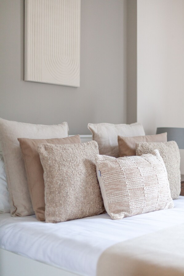 2 habitaciones, ropa de cama hipoalergénica, cunas y wifi gratis