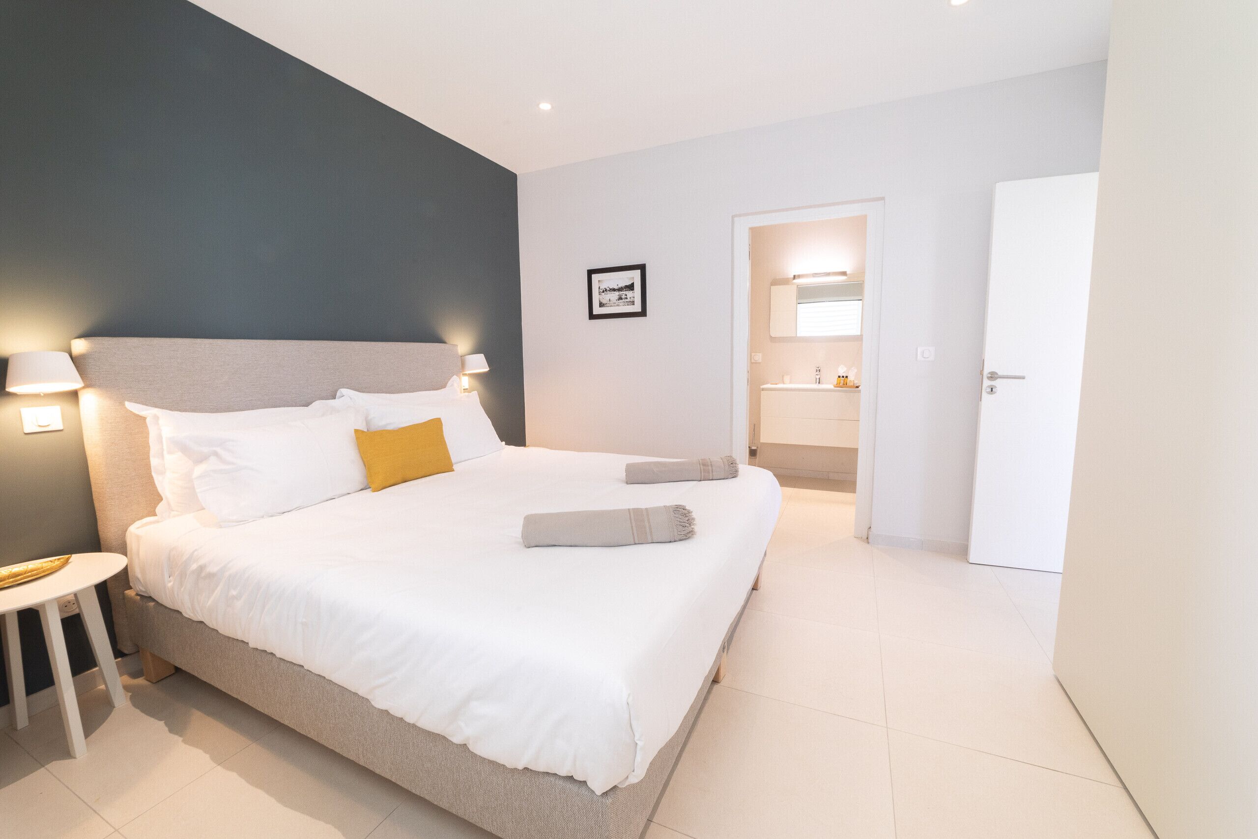 4 bedrooms, in-room safe, iron/ironing board, free WiFi