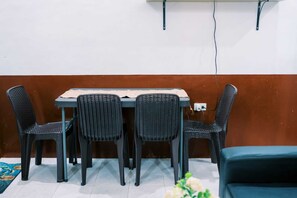 Classic Condo, 1 Bedroom | In-room dining - Arka's Elegant Condos (Zamboanga)