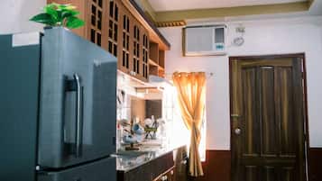 Bloc d'apartaments clàssic, 1 dormitori | Cuina privada | Frigorífic, placa de cuina, bullidora elèctrica i arrossera