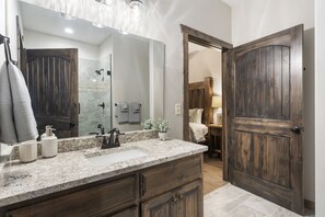 Shower, hair dryer, towels - Lake Front, Hot Tub, Boat Slip & Close to SDC! (Branson)
