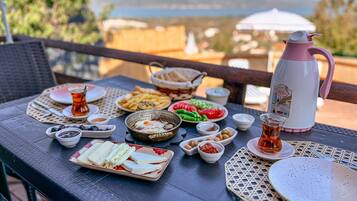 Free daily cooked-to-order breakfast