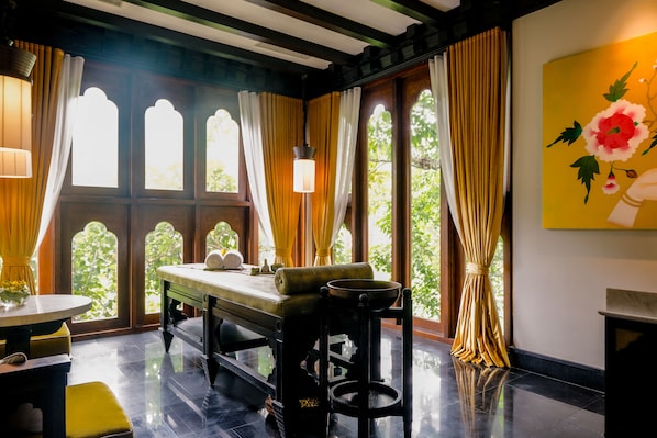 Sauna, steam room, aromatherapy, deep-tissue massages