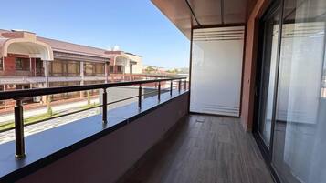 Coffre-fort, bureau, espace de travail pour ordinateurs portables