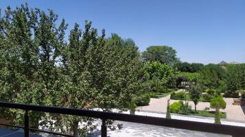 Deluxe Studio | Garden view