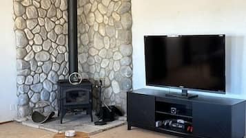 Smart TV, fireplace, video games, table tennis