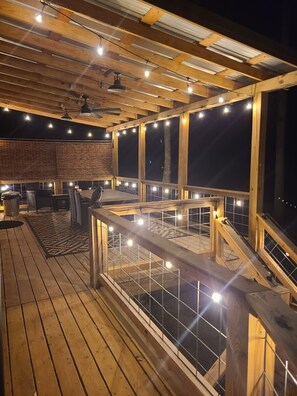 Unclassified image, 4 of 58, button