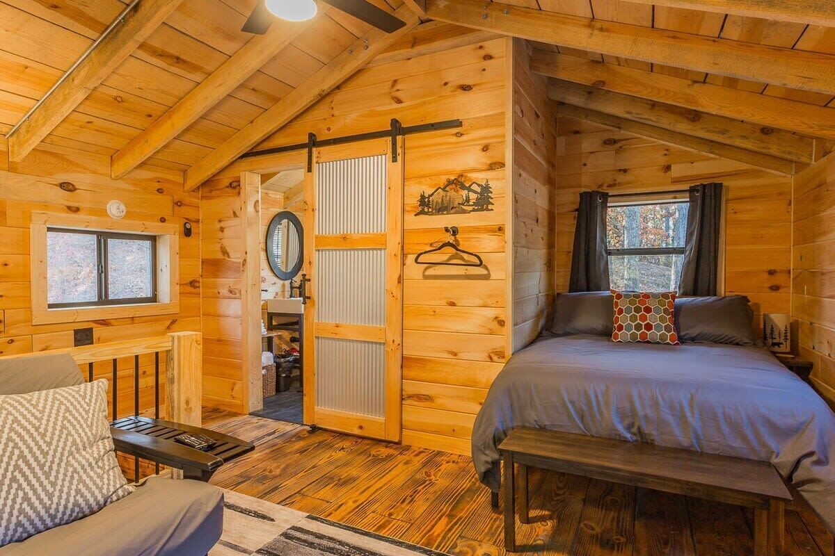 2 habitaciones, escritorio, tabla de planchar con plancha y wifi gratis 