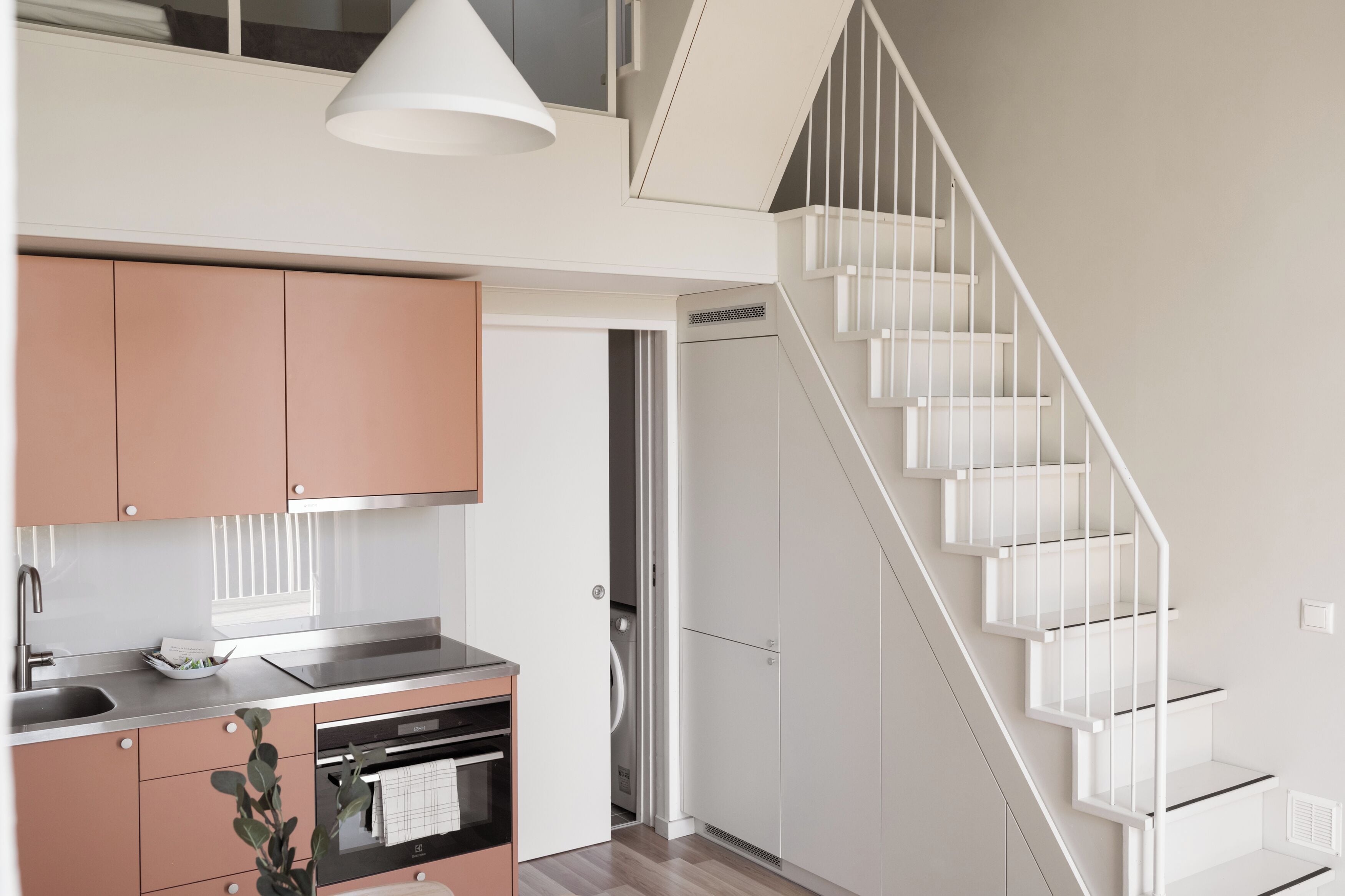 Townhouse | Laptop workspace, iron/ironing board, free WiFi, bed sheets