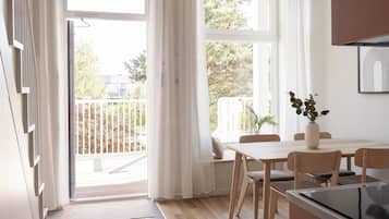 Townhouse | Espaço de trabalho para notebook, ferros/tábuas de passar roupa