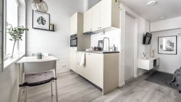 Estúdio econômico (Compact Studio) | Cozinha privada | Geladeira, micro-ondas, fogão, cooktop