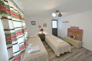 Habitación con 1 cama doble o 2 individuales | Decoración individual y wifi gratis