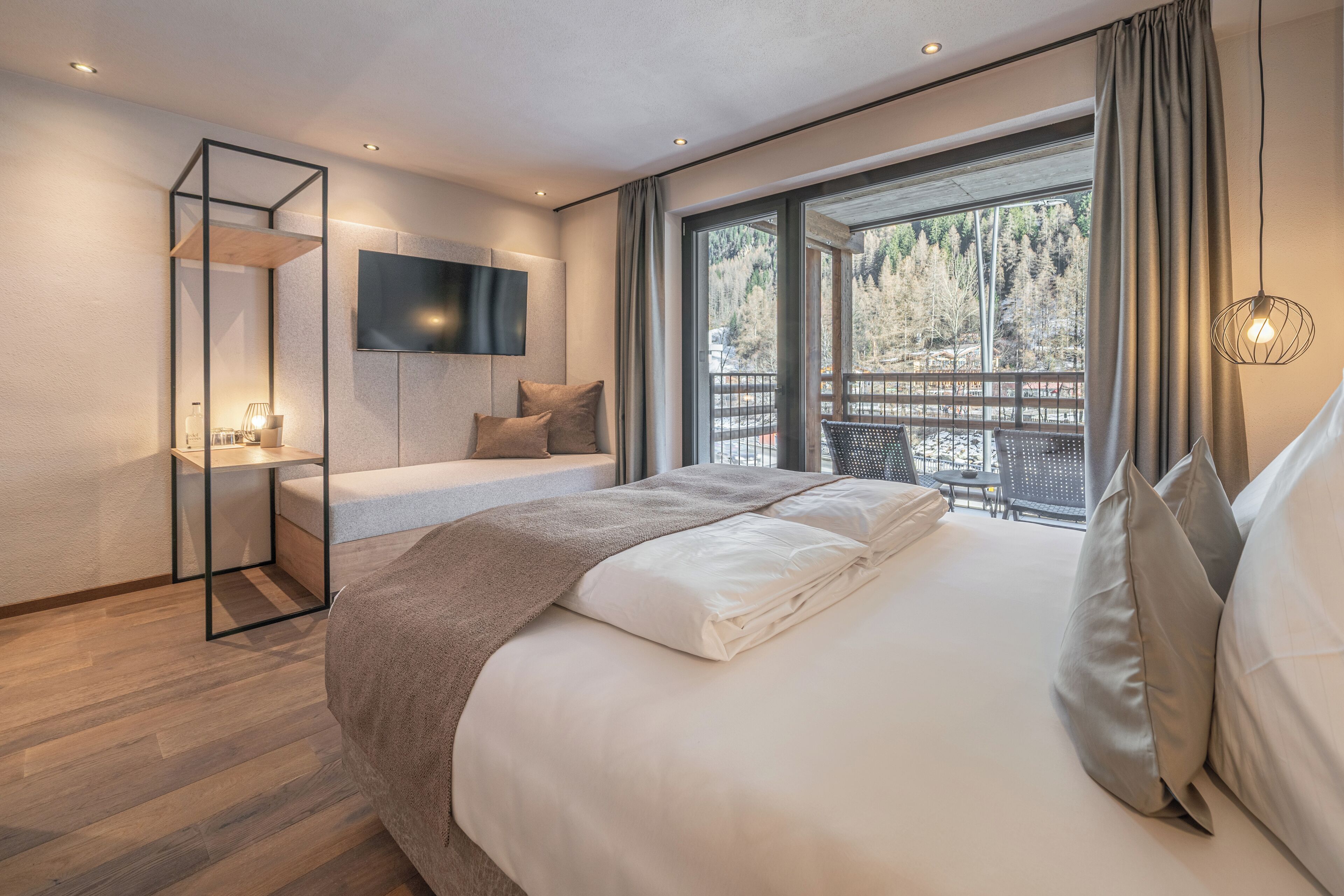 Triple Room | Edredones de plumas, caja fuerte, sistema de insonorización