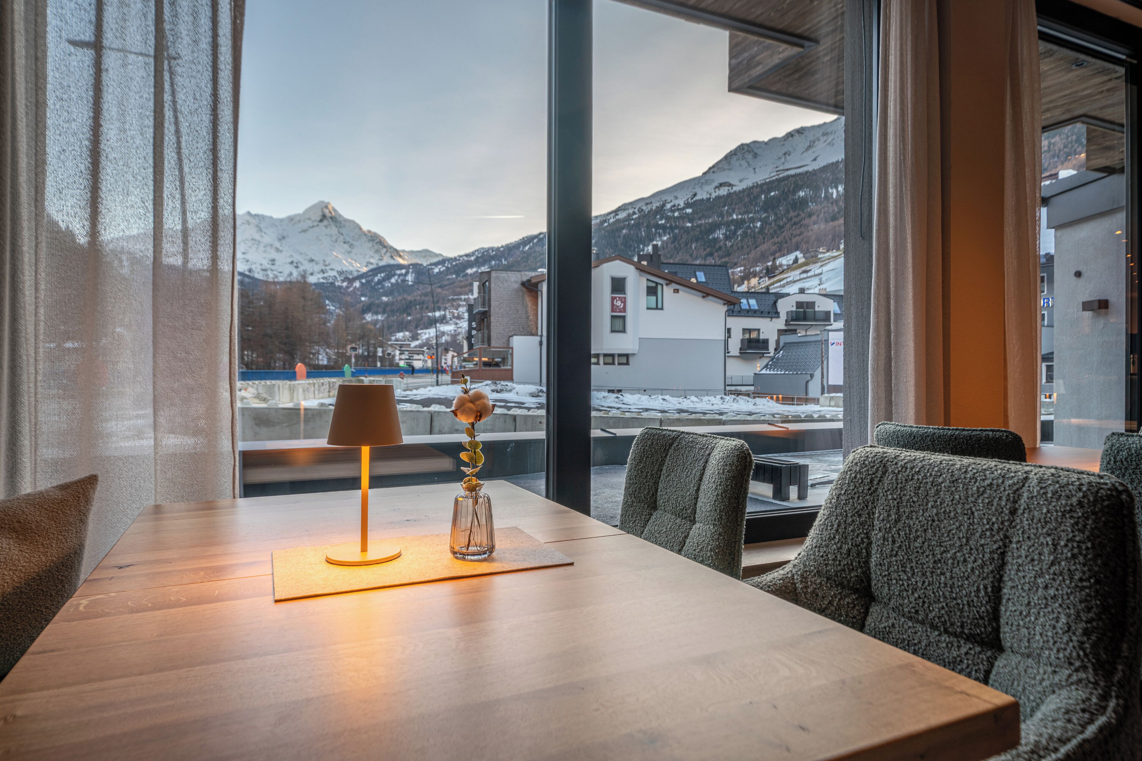 Bao gồm bữa sáng đặc sản địa phương hàng ngày 