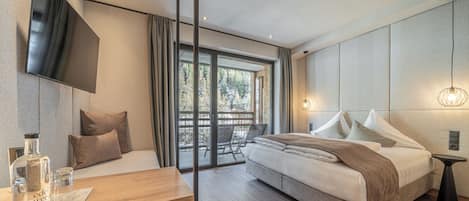 Triple Room | ผ้านวมขนเป็ด, ตู้นิรภัยในห้องพัก, Wi-Fi ฟรี, ผ้าปูที่นอน