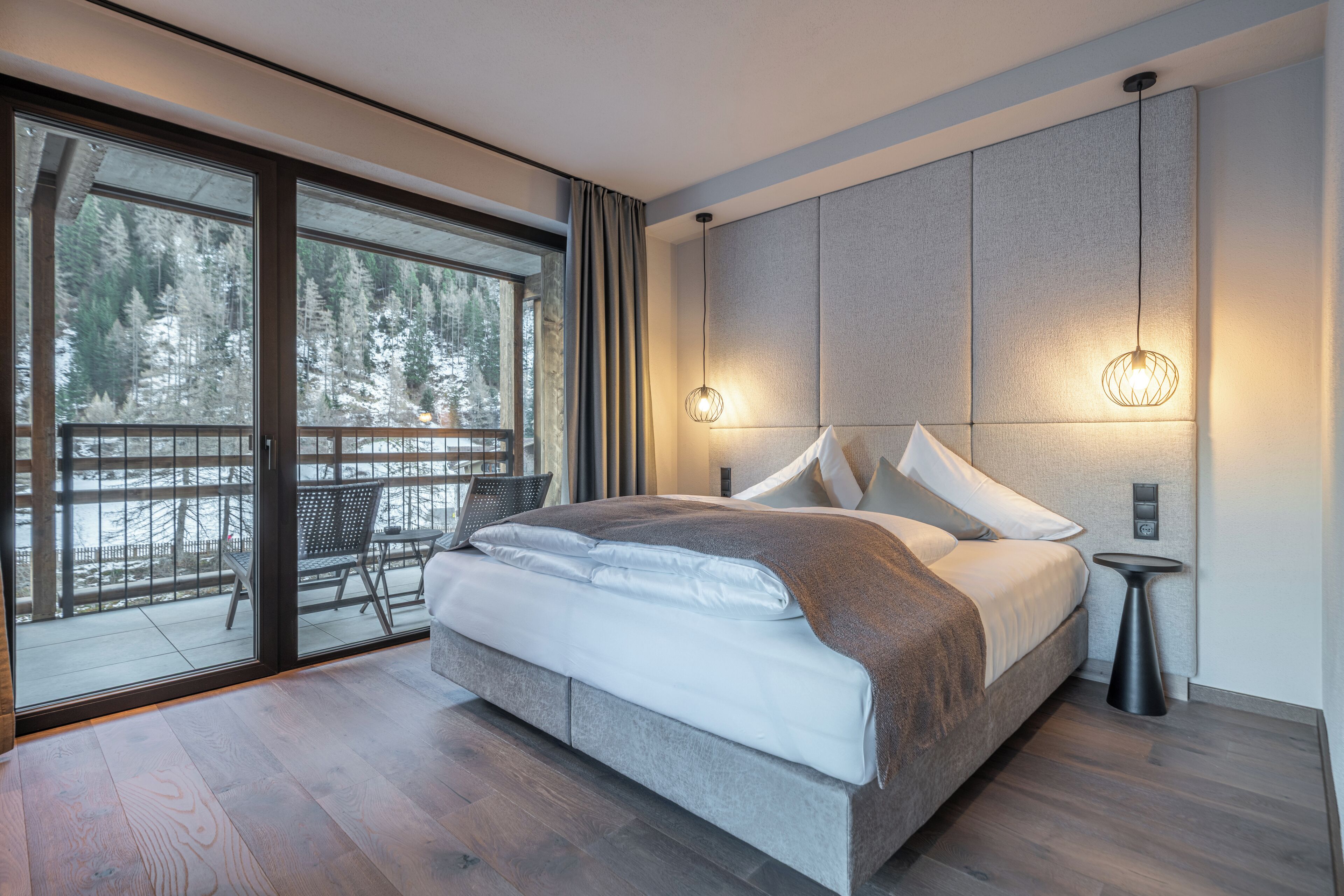 Familiesuite - bjergudsigt | Badeværelse | Bruser, brusehoved med spredningseffekt, hårtørrer