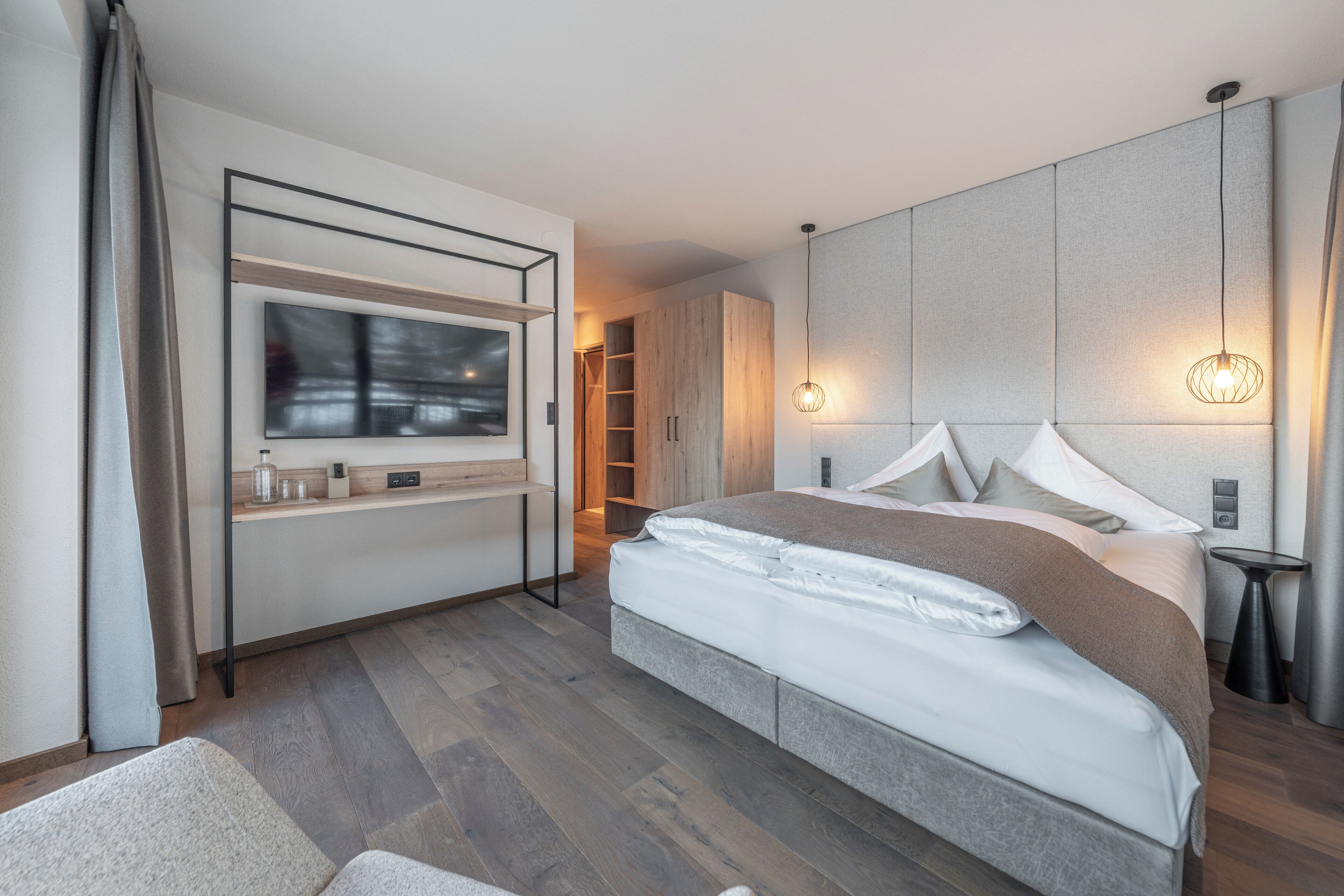 Standard Double Room | Down duvets, in-room safe, soundproofing, free WiFi