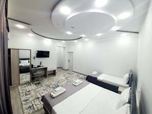 ห้องแฟมิลี่ | เตารีด/โต๊ะรีดผ้า