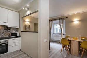 Appartement Standard | Cuisine privée | Grand réfrigérateur, micro-ondes, four, plaque de cuisson