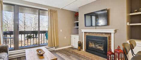 TV, fireplace
