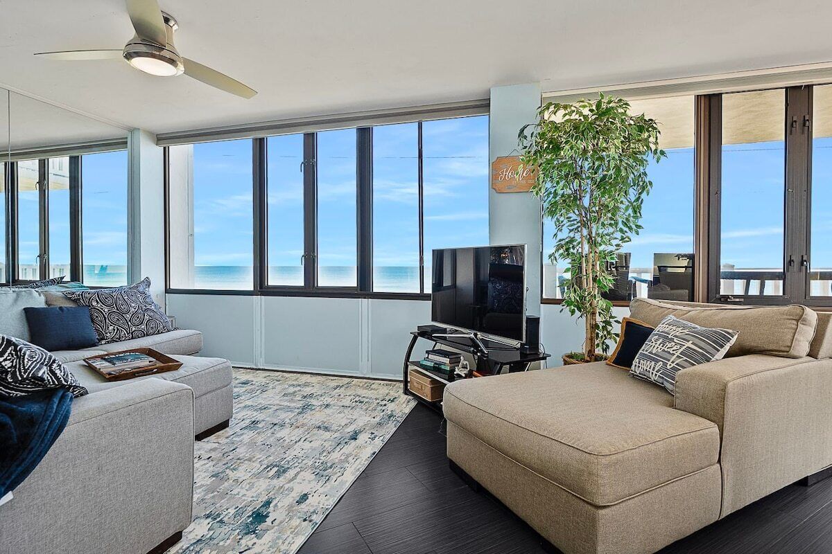 Nautilus Breeze- Ocean Front Luxury 3/2 Condo