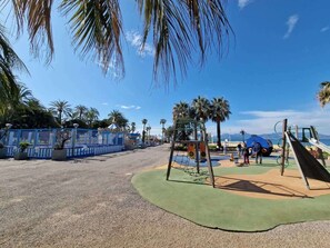Children’s area - Seabatical Apartment by the beach 2Bed 2Baths (Cannes)