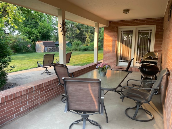 Outdoor dining