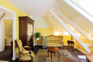 Chambre Louis Philippe | Living area - Manoir du Clap (La Cerlangue)