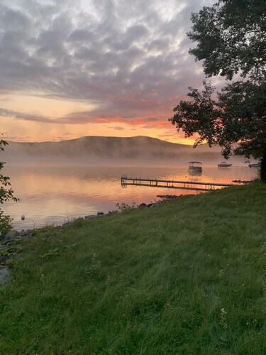 A Peaceful Waterfront Escape | La Perle du Lac