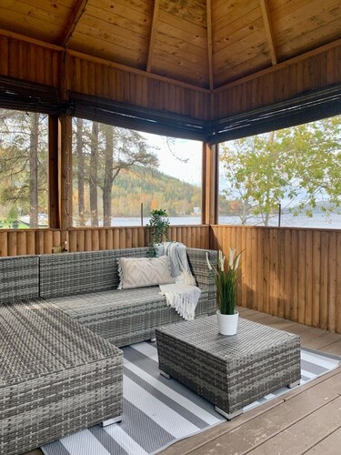 A Peaceful Waterfront Escape - La Perle du Lac