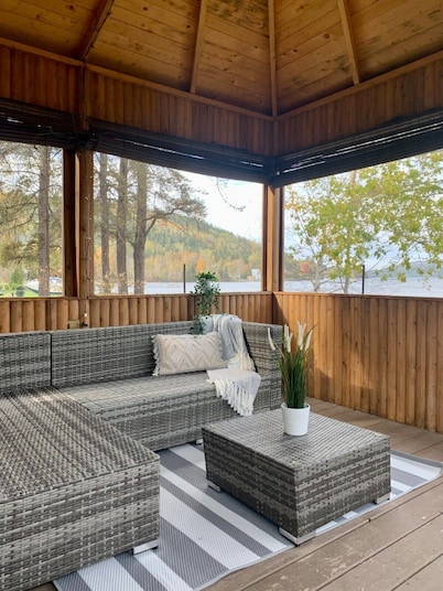 A Peaceful Waterfront Escape - La Perle du Lac