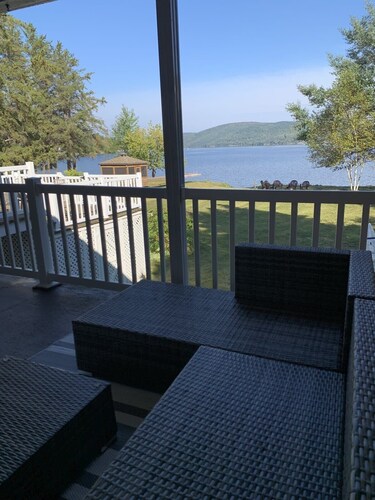 A Peaceful Waterfront Escape | La Perle du Lac