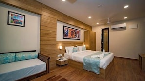 Premium bedding, desk, laptop workspace, soundproofing - Crimson Park Residency & Spa (Udaipur)