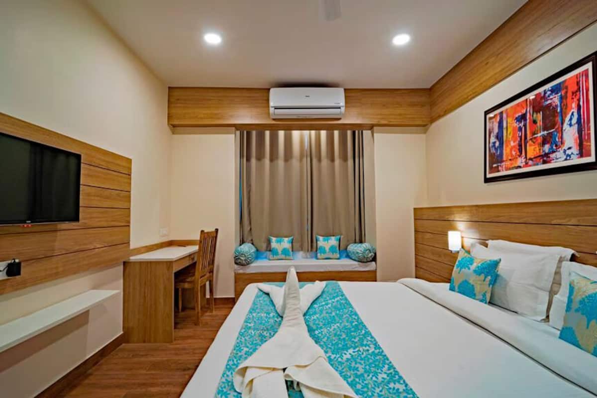 Habitación doble superior, 1 cama Queen size | Ropa de cama de alta calidad y escritorio