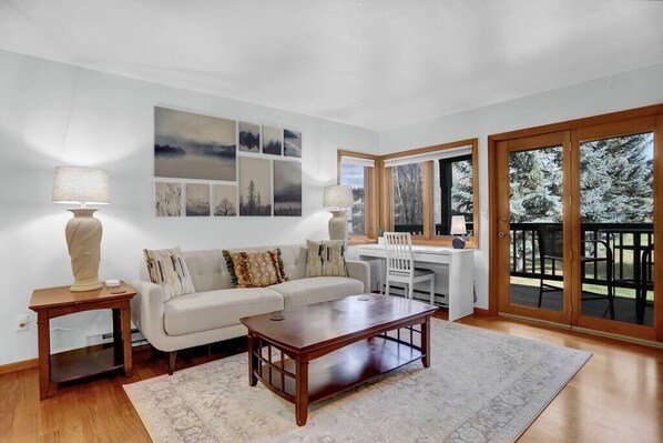TV, fireplace, offices