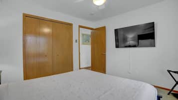 1 bedroom, iron/ironing board, WiFi, bed sheets