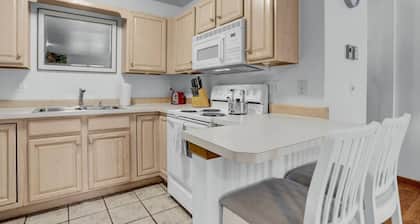 Pine Meadow Retreat S