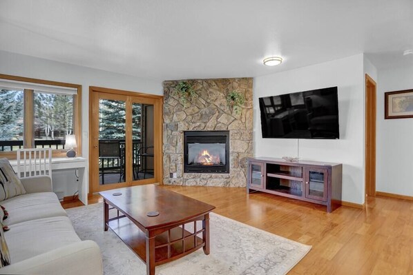 TV, fireplace, offices