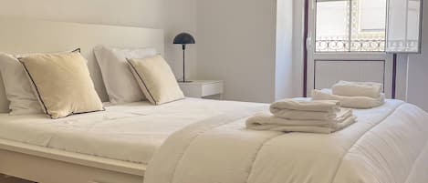 2 bedrooms, iron/ironing board, Internet, bed sheets