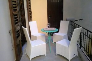 Outdoor dining - CHARMING FAMILY LODGE WITH PRIVATE GARAGE (Firenze)