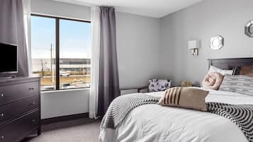 Standard Single Room | Select Comfort beds, desk, free rollaway beds, free WiFi