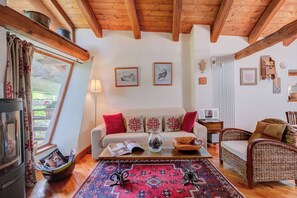 Standard Apartment, Multiple Bedrooms, Mountainside (Romito Lodge Apartment Mountain) | Living room | 21-inch Smart TV with digital channels, stereo