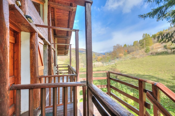 Standard Apartment, Multiple Bedrooms, Mountainside (Romito Lodge Apartment Mountain) | Balcony