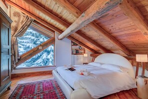 1 soverom, strykejern/-brett, wi-fi (mot et tillegg) og sengetøy